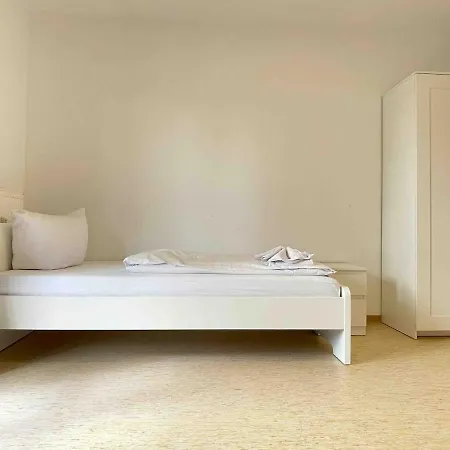 Sta1115 Gut Geschnittene Monteurwohnung Mit Balkon *