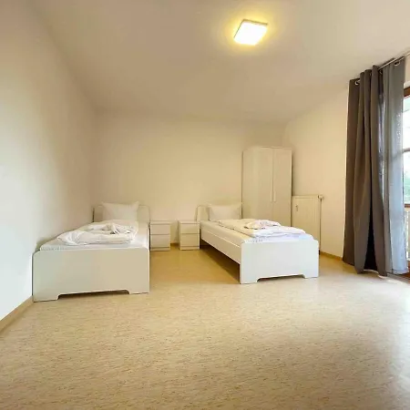 Sta1115 Gut Geschnittene Monteurwohnung Mit Balkon