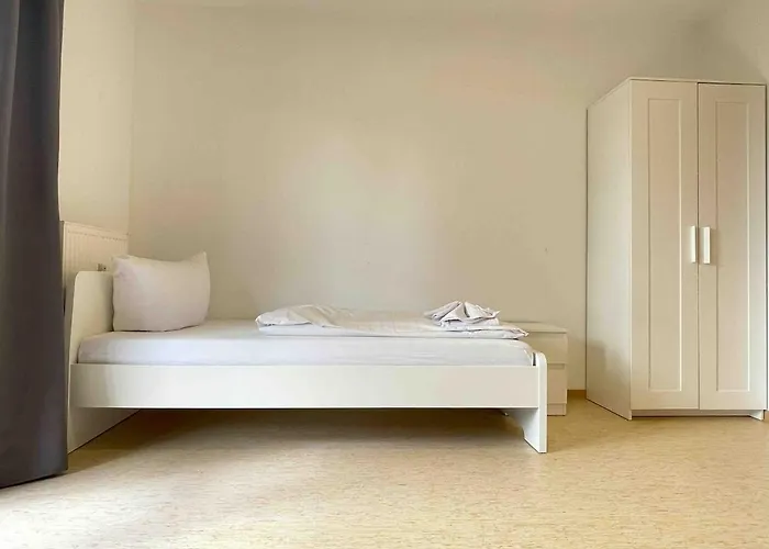 Sta1115 Gut Geschnittene Monteurwohnung Mit Balkon *
