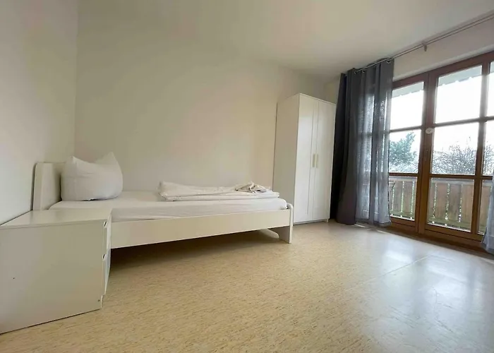 Sta1115 Gut Geschnittene Monteurwohnung Mit Balkon Stamsried