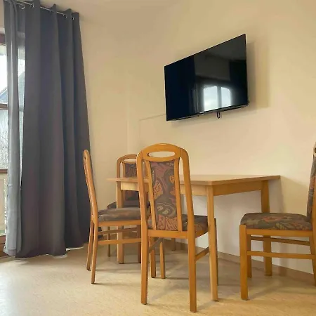 Sta1115 Gut Geschnittene Monteurwohnung Mit Balkon *